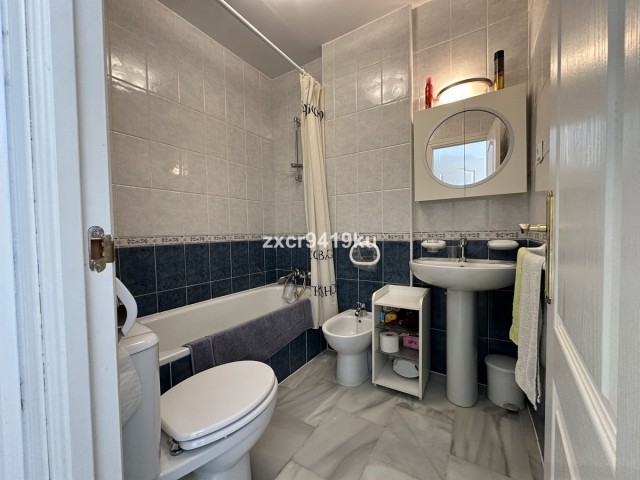 3 Bedrooms Apartment in Elviria