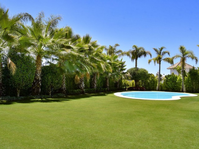 5 Bedrooms Villa in Marbella