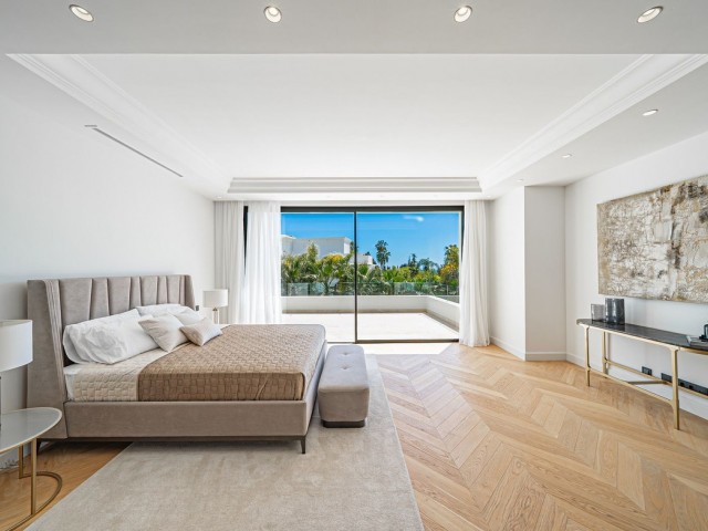 5 Bedrooms Villa in Marbella