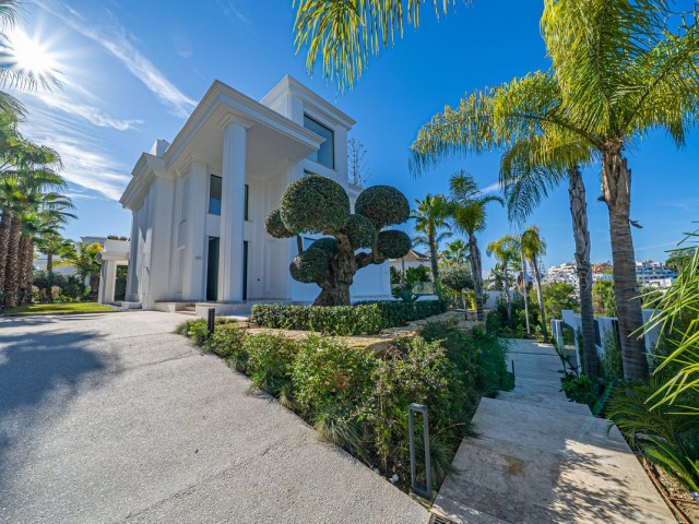 5 Bedrooms Villa in Marbella
