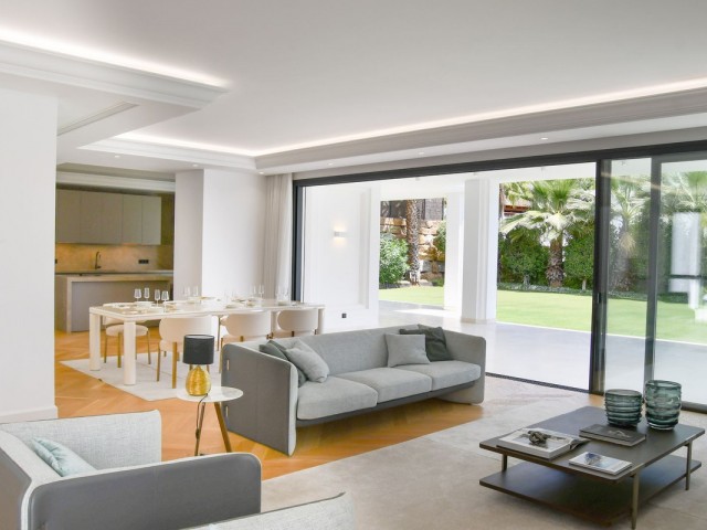5 Bedrooms Villa in Marbella