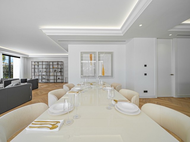 5 Bedrooms Villa in Marbella