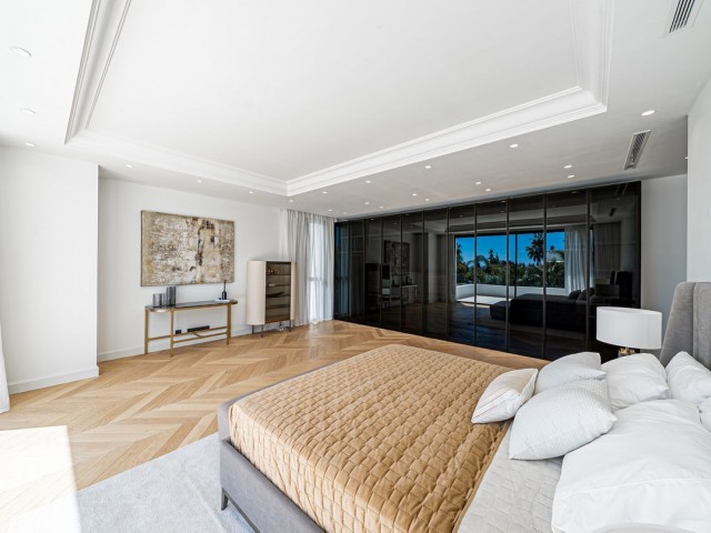 5 Bedrooms Villa in Marbella