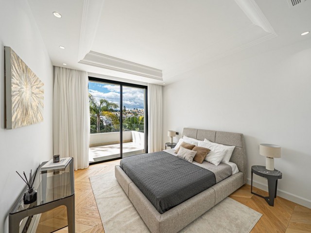 5 Bedrooms Villa in Marbella