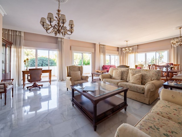 3 Bedrooms Apartment in Nueva Andalucía