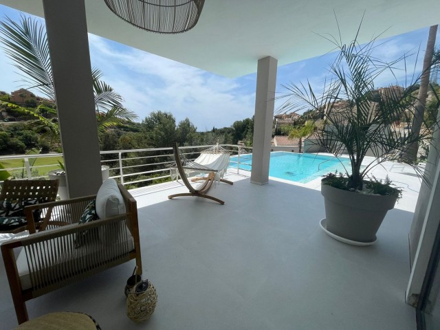 7 Bedrooms Villa in Elviria