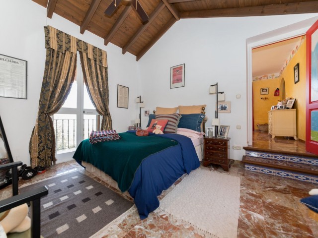 5 Bedrooms Villa in Benahavís