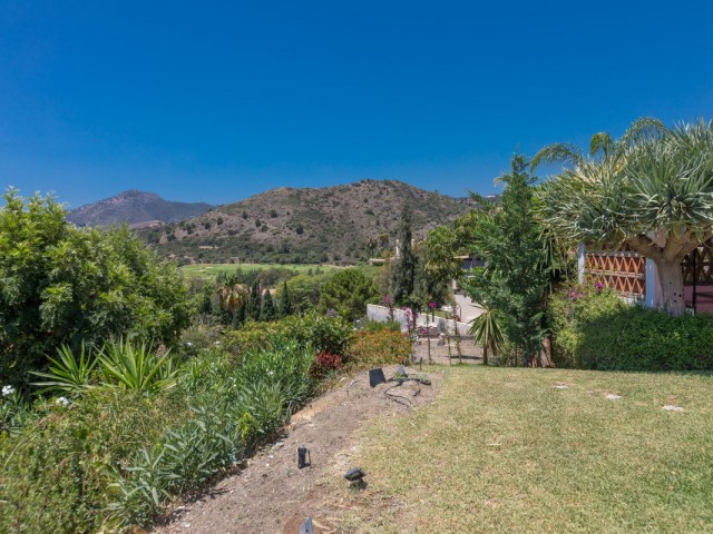 5 Bedrooms Villa in Benahavís