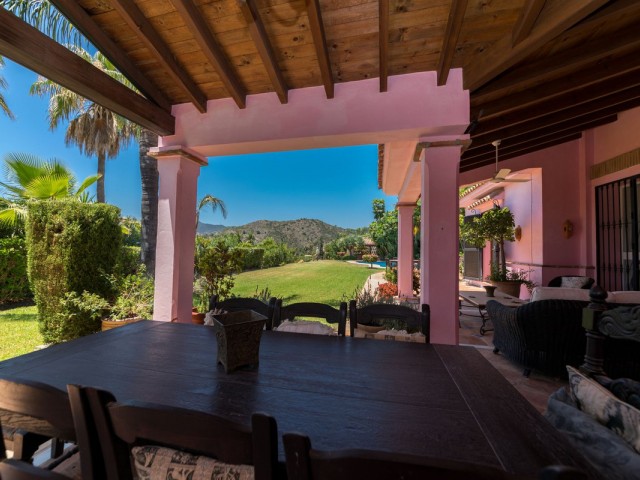 5 Bedrooms Villa in Benahavís