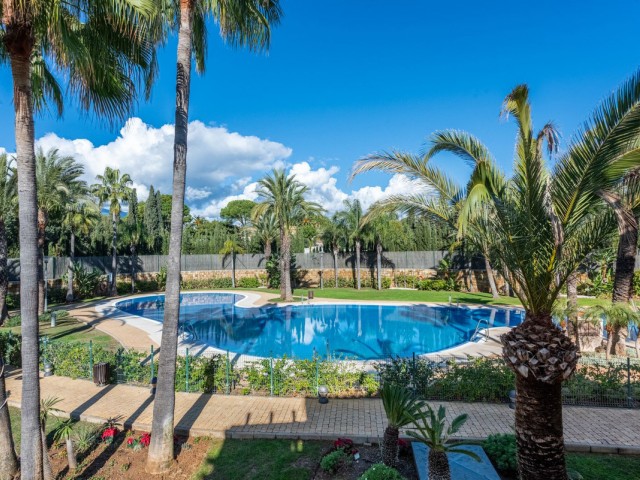 2 Bedrooms Apartment in Nueva Andalucía