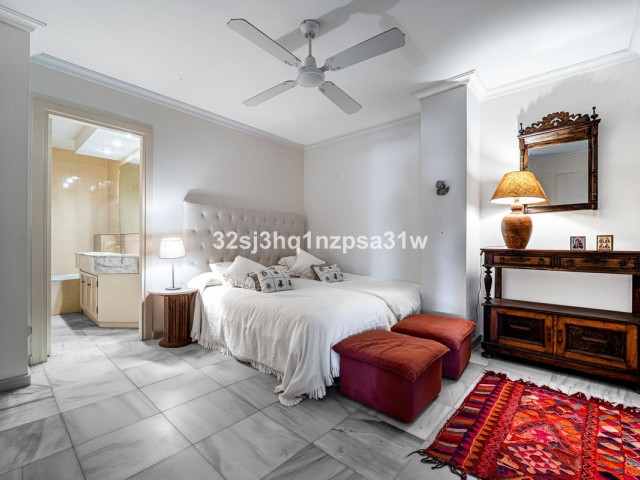 4 Bedrooms Apartment in Guadalmina Baja