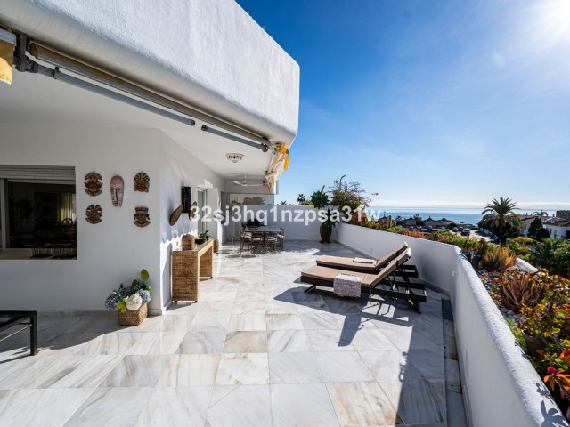 4 Bedrooms Apartment in Guadalmina Baja