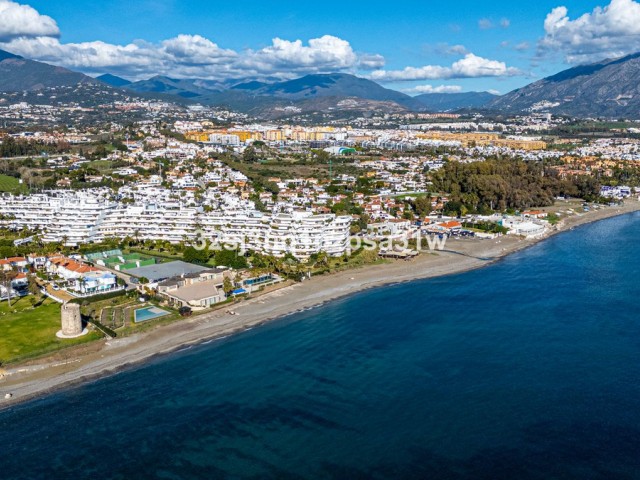 4 Bedrooms Apartment in Guadalmina Baja