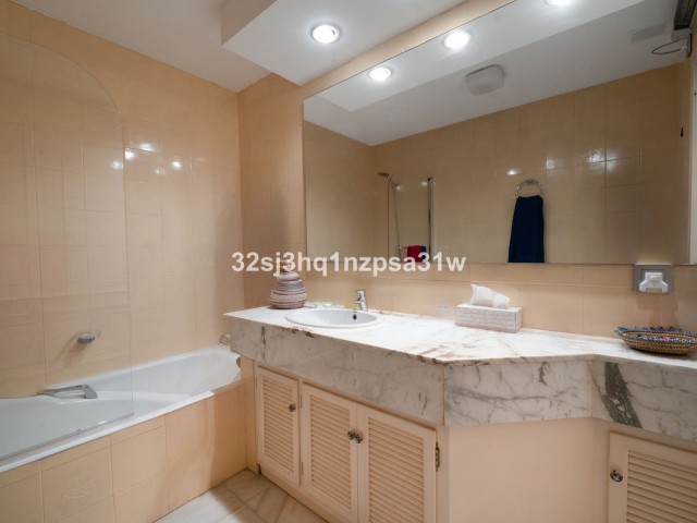 4 Makuuhuoneen Huoneisto Guadalmina Baja