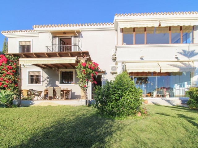 6 Bedrooms Villa in Estepona