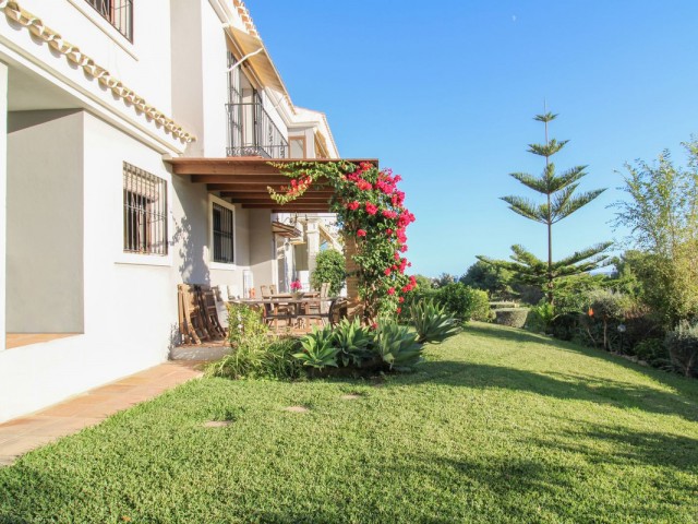 6 Bedrooms Villa in Estepona
