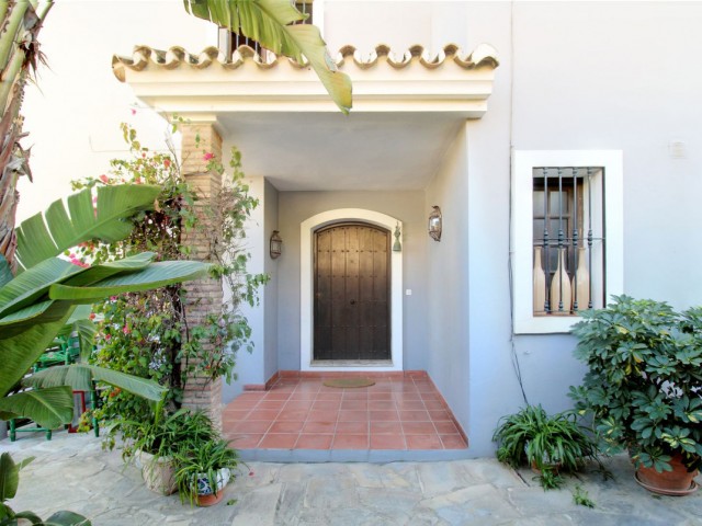 6 Bedrooms Villa in Estepona