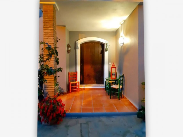6 Bedrooms Villa in Estepona