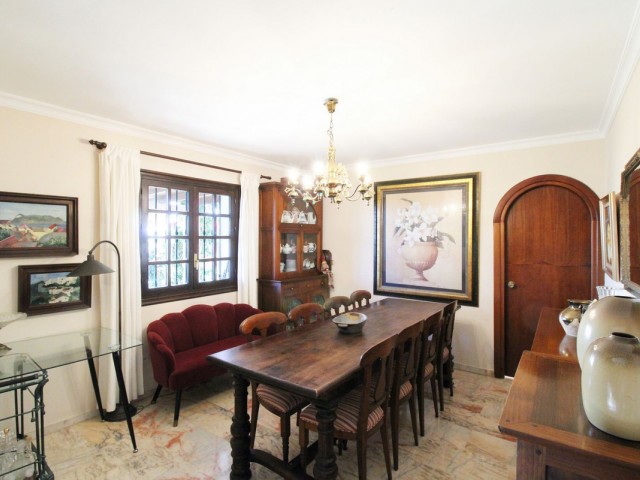 6 Bedrooms Villa in Estepona