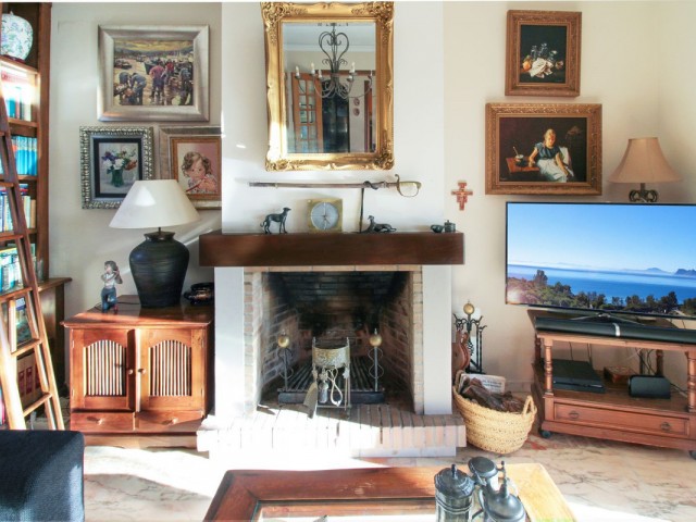 6 Bedrooms Villa in Estepona