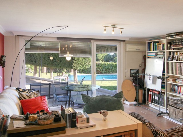 6 Bedrooms Villa in Estepona