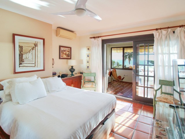 6 Bedrooms Villa in Estepona