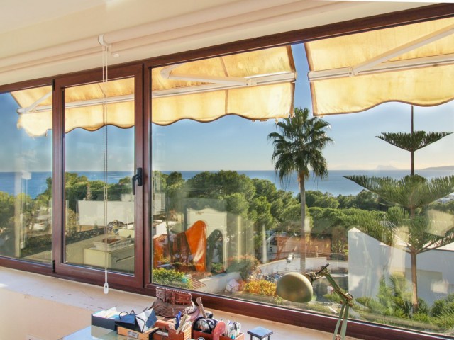 6 Bedrooms Villa in Estepona