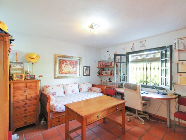 6 Bedrooms Villa in Estepona