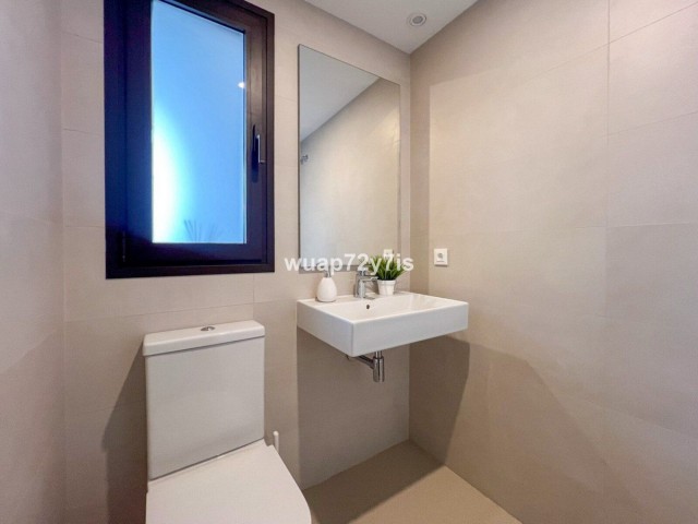 4 Bedrooms Apartment in Estepona