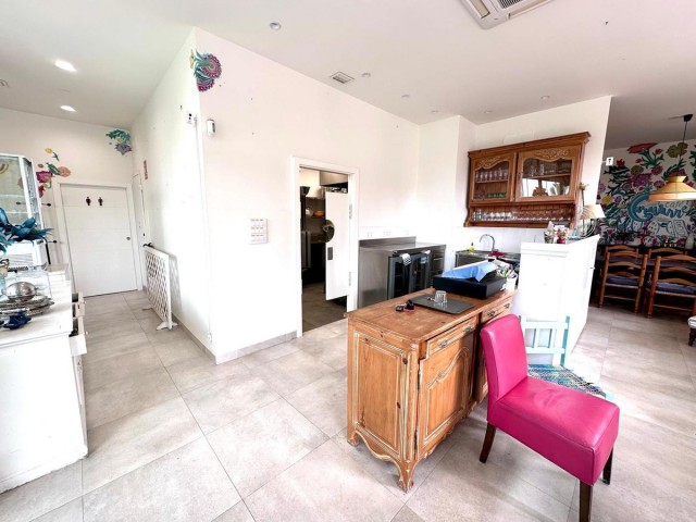 Commercial in Nueva Andalucía