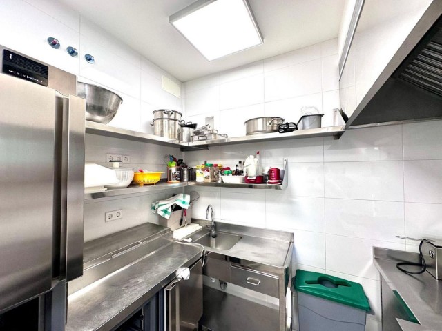 Commercial in Nueva Andalucía