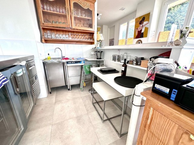 Commercial in Nueva Andalucía