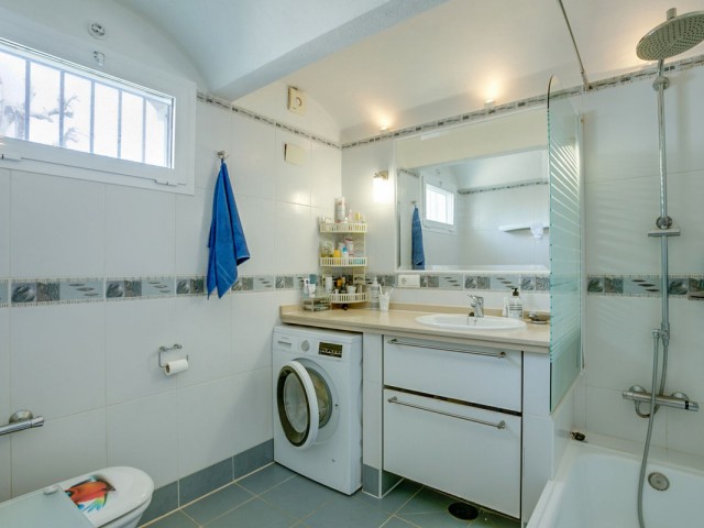 3 Bedrooms Villa in Estepona