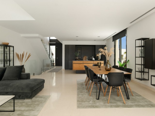 5 Bedrooms Villa in Cabopino