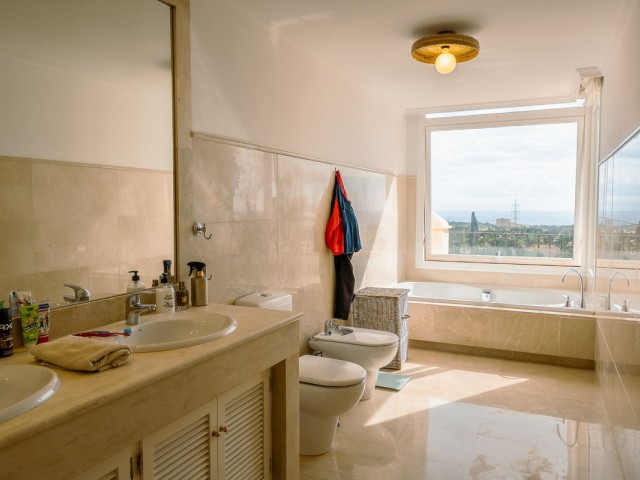 3 Bedrooms Villa in Elviria