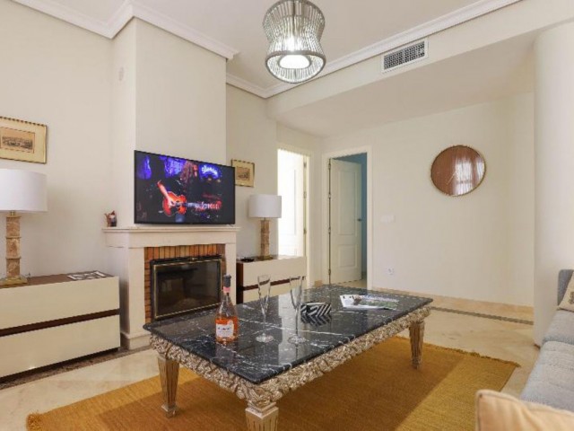 2 Bedrooms Apartment in Nueva Andalucía