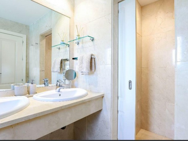 2 Bedrooms Apartment in Nueva Andalucía