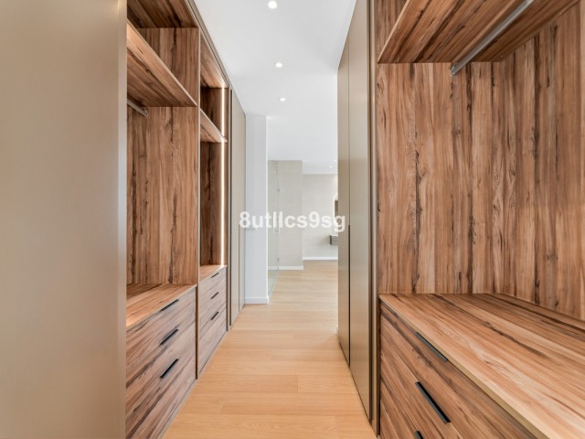 6 Bedrooms Villa in Benahavís