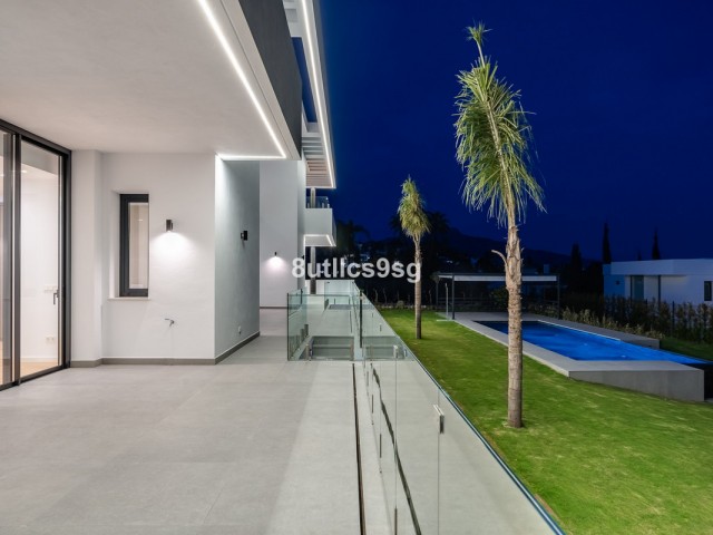 6 Bedrooms Villa in Benahavís