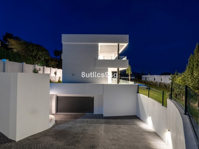 6 Bedrooms Villa in Benahavís