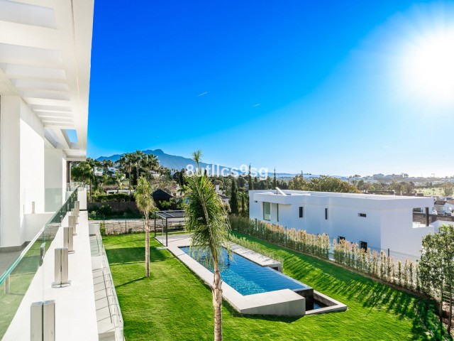 6 Bedrooms Villa in Benahavís