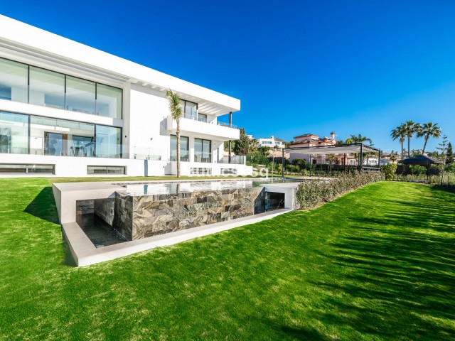 6 Bedrooms Villa in Benahavís