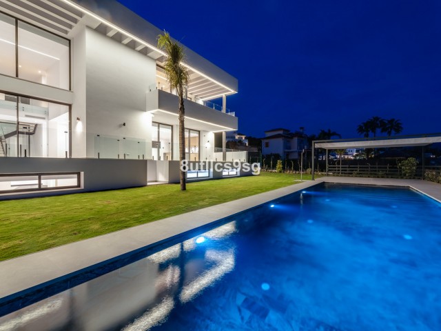6 Bedrooms Villa in Benahavís