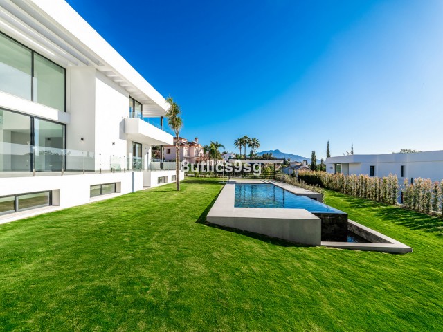 6 Bedrooms Villa in Benahavís
