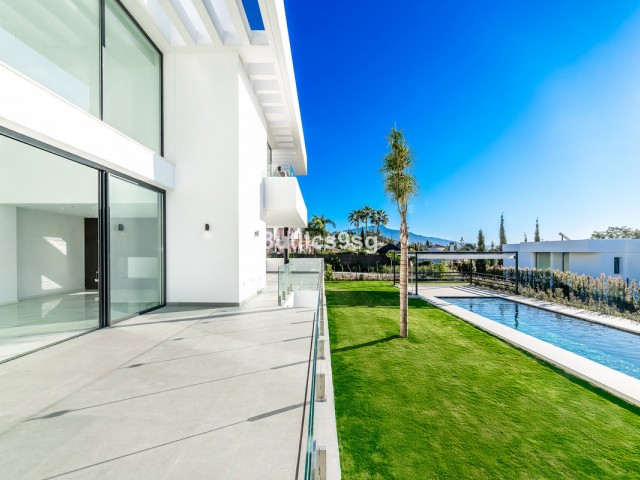 6 Bedrooms Villa in Benahavís