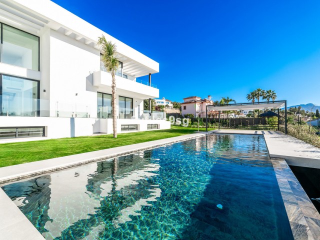 6 Bedrooms Villa in Benahavís