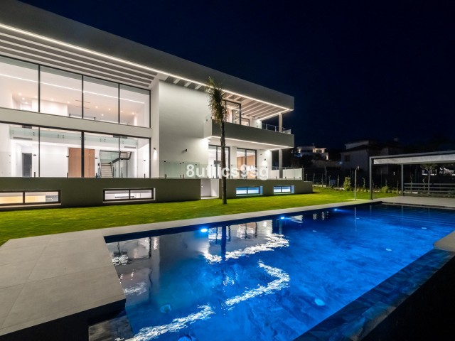 6 Bedrooms Villa in Benahavís