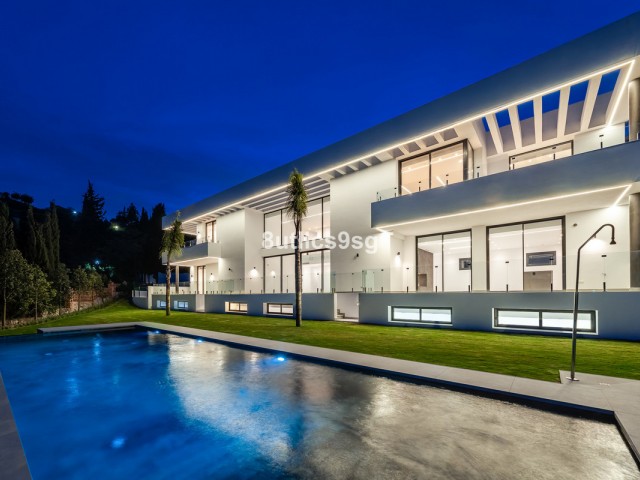6 Bedrooms Villa in Benahavís