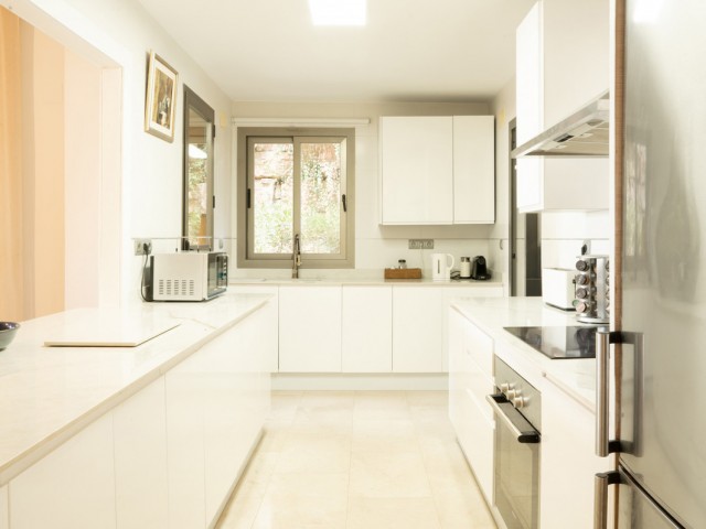 3 Bedrooms Apartment in Benahavís