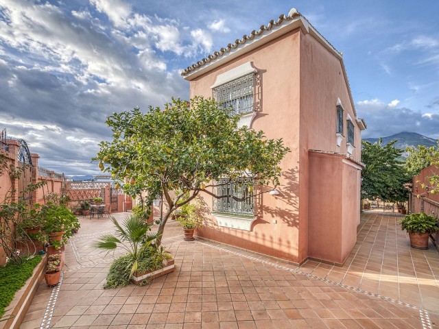 4 Bedrooms Villa in Marbella